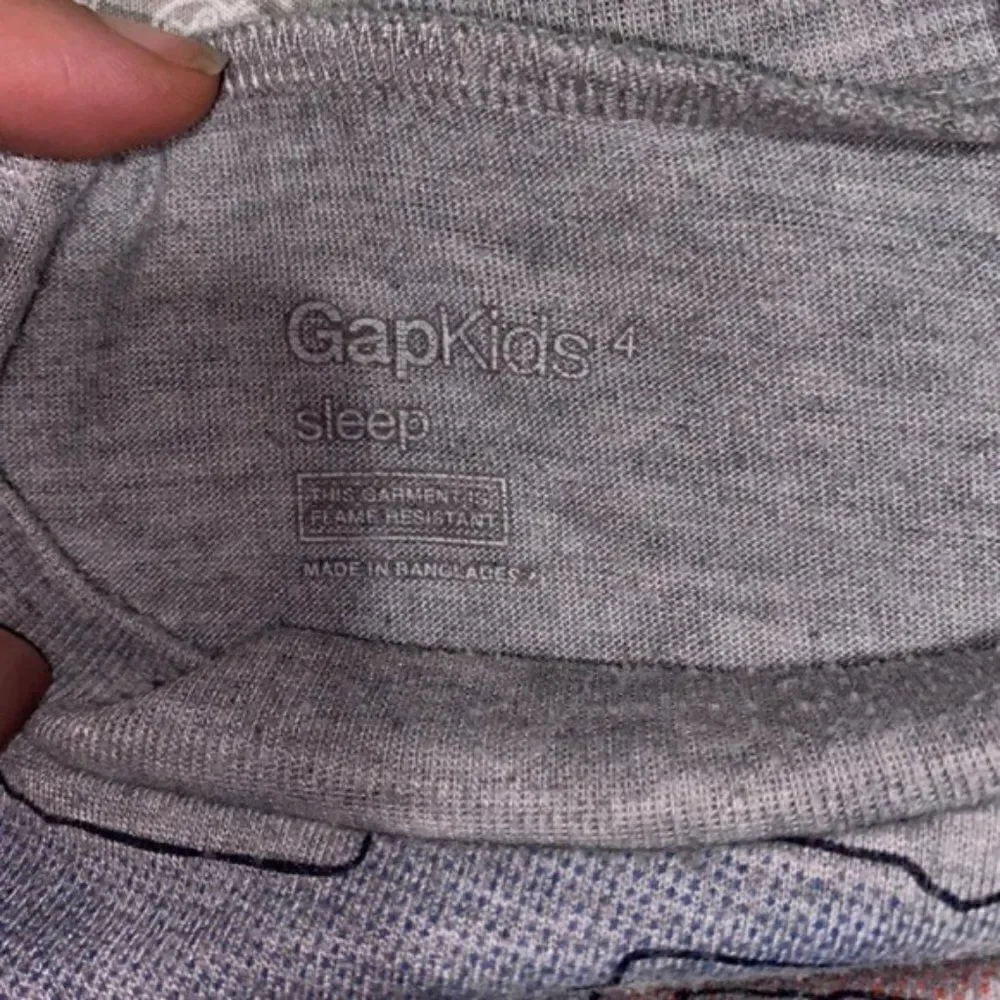 Gap dinosaur graphic shirt